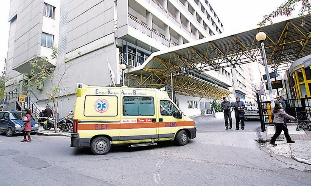 Ευαγγελισμός: Κατέβηκε η γυναίκα που απειλούσε να πέσει από την ταράτσα